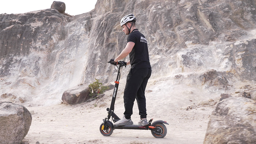 10 Safety Features of Electric Scooters